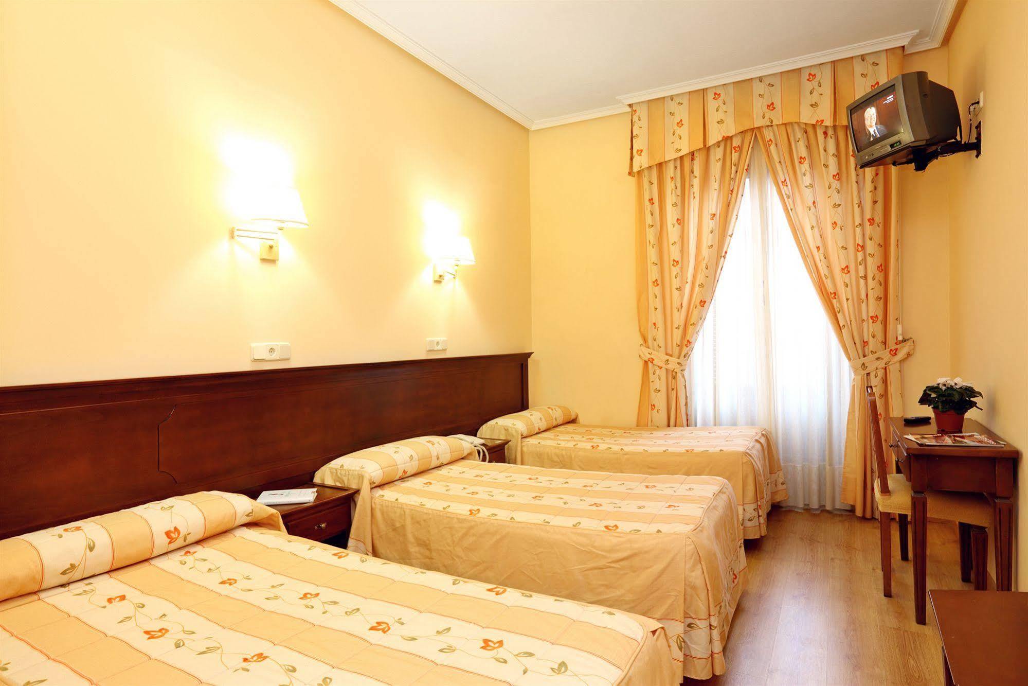 Hostal Sil & Serranos Madrid Eksteriør billede