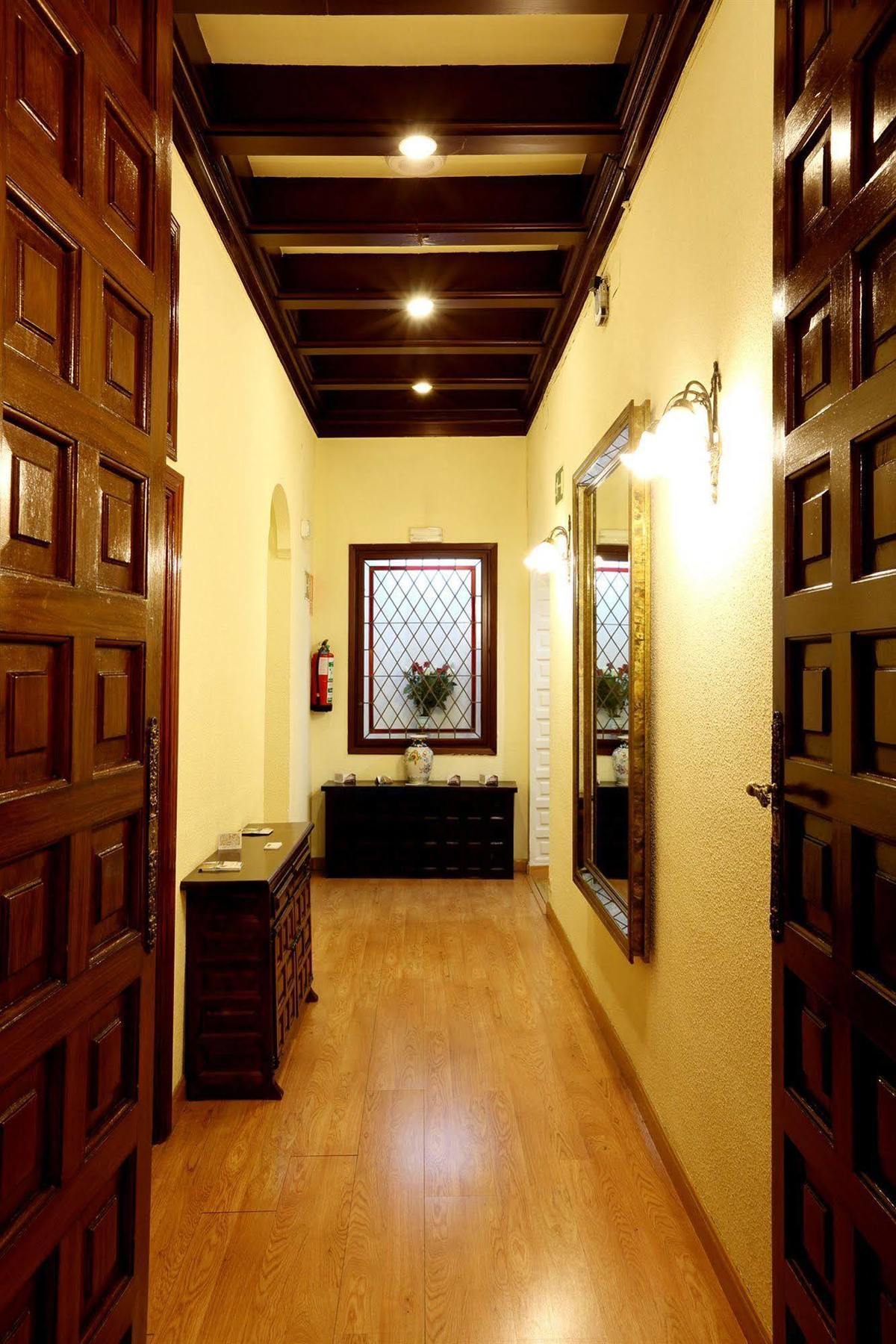 Hostal Sil & Serranos Madrid Eksteriør billede